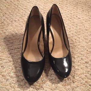 Merona rounded toe, black patent leather pumps